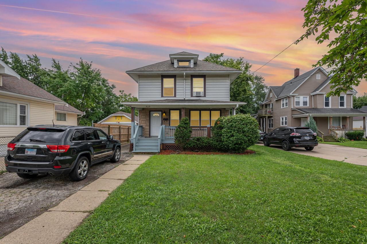 933 Claim St., Aurora, IL 60505