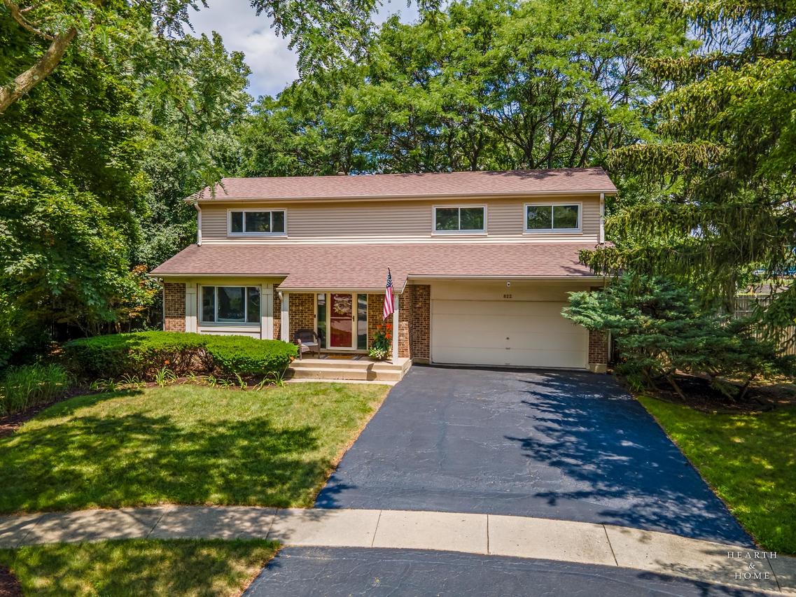 822 Woodbine Cir., Lake Zurich, IL 60047