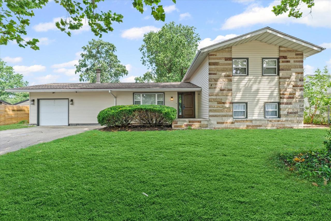 1906 Sangamon Dr., Champaign, IL 61821