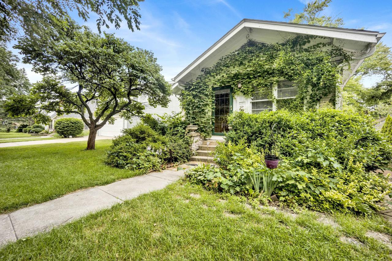 149 S Gladstone Ave., Aurora, IL 60506