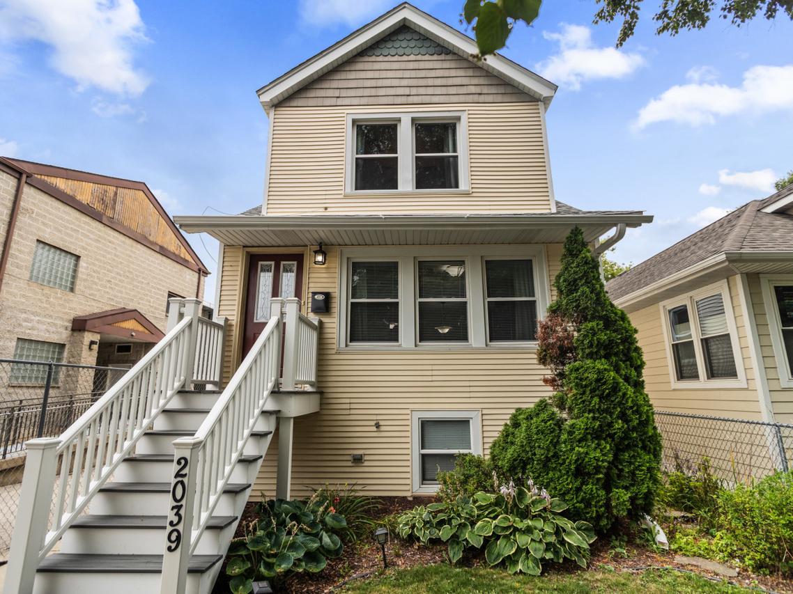 2039 Brown Ave., Evanston, IL 60201