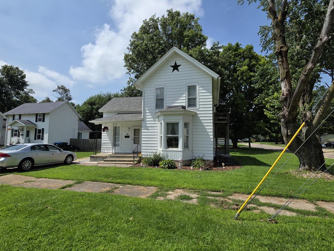 300 & 300 1/2 4th Ave., Rock Falls, IL 61071