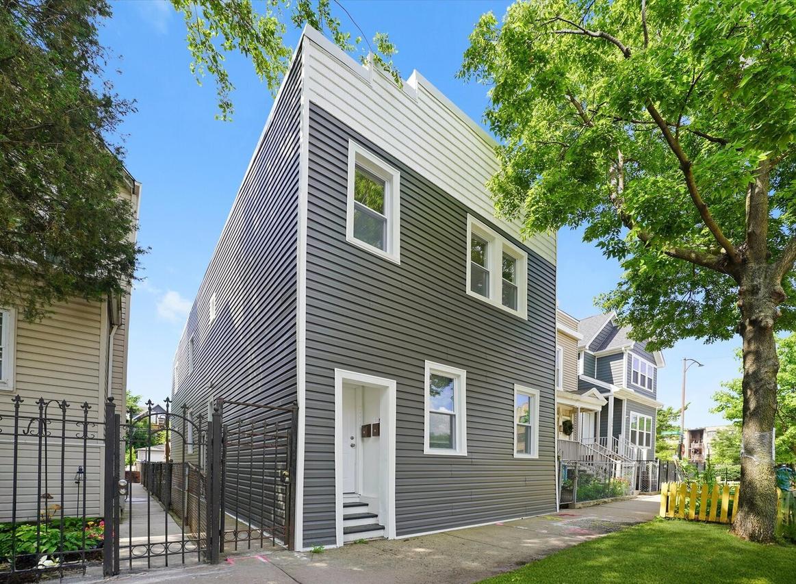 3575 W Dickens Ave., Chicago, IL 60647