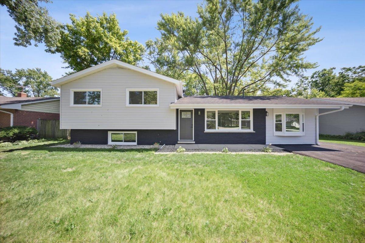 22W633 Burr Oak Dr., Glen Ellyn, IL 60137