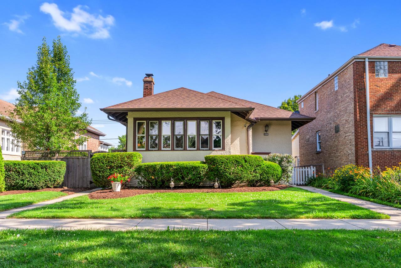 6525 34th St., Berwyn, IL 60402