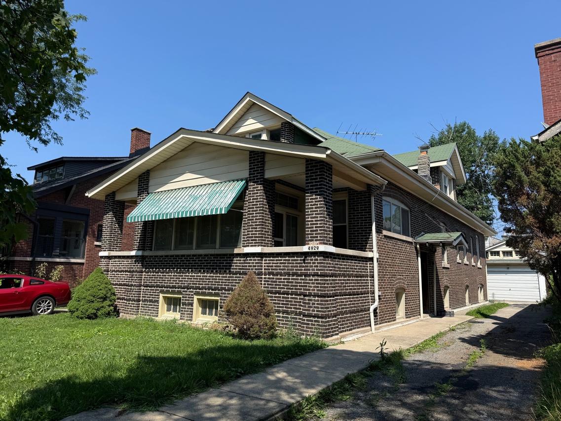 4929 N Central Park Ave., Chicago, IL 60625