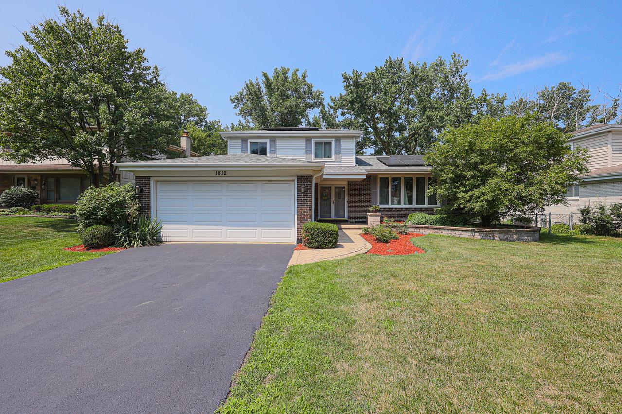 1812 E Apache Ln., Mount Prospect, IL 60056