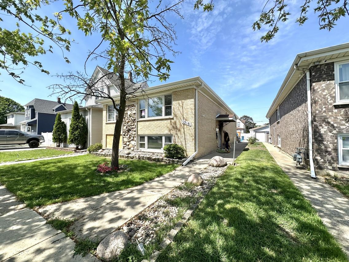 1216 N 20th Ave., Melrose Park, IL 60160