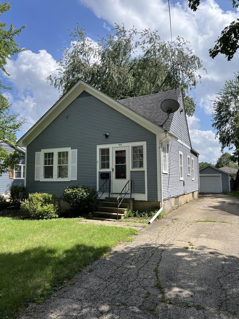 612 Center St., Geneva, IL 60134