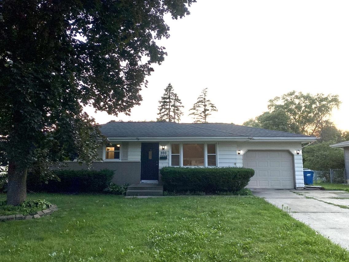 200 Patrick Dr., South Elgin, IL 60177