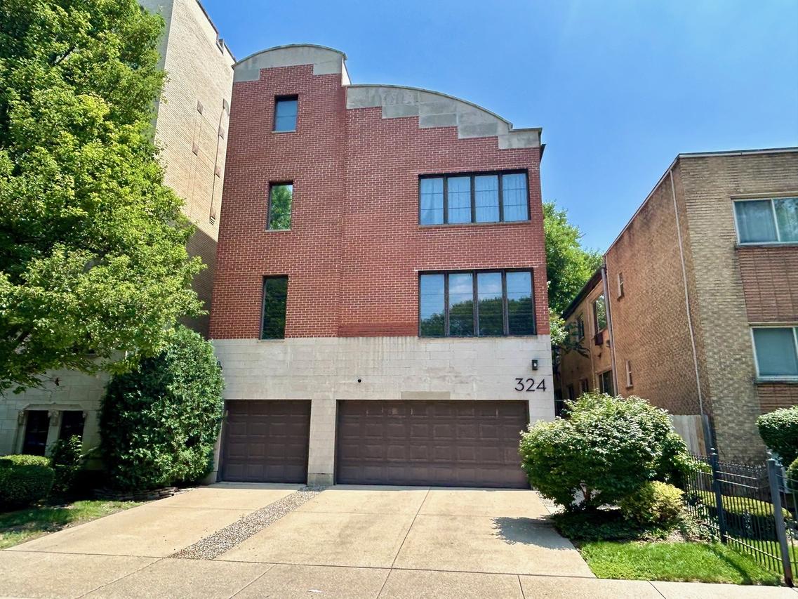 324 Wisconsin Ave. #C, Oak Park, IL 60302