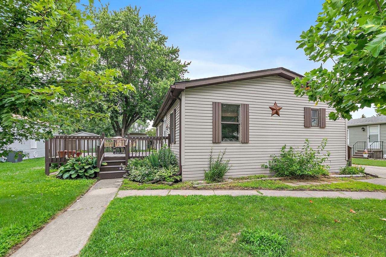 84 Birch Dr., Sandwich, IL 60548
