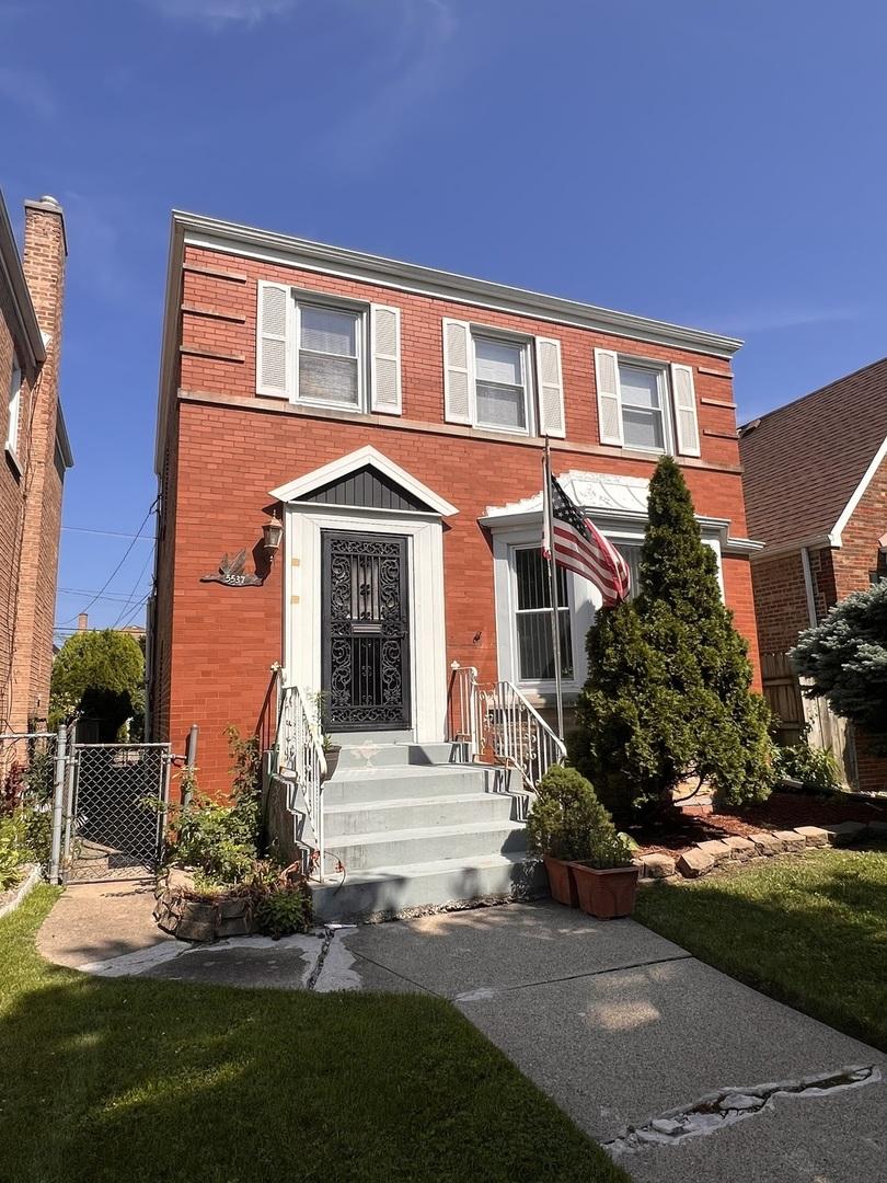 5537 S Komensky Ave., Chicago, IL 60629