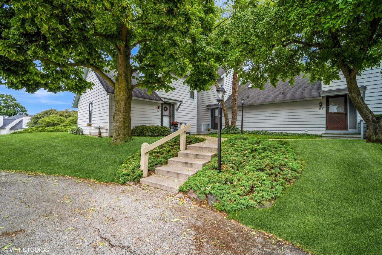 660 Beth Ct., Gurnee, IL 60031