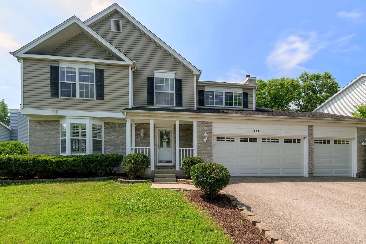 754 Huntington Dr., Carol Stream, IL 60188