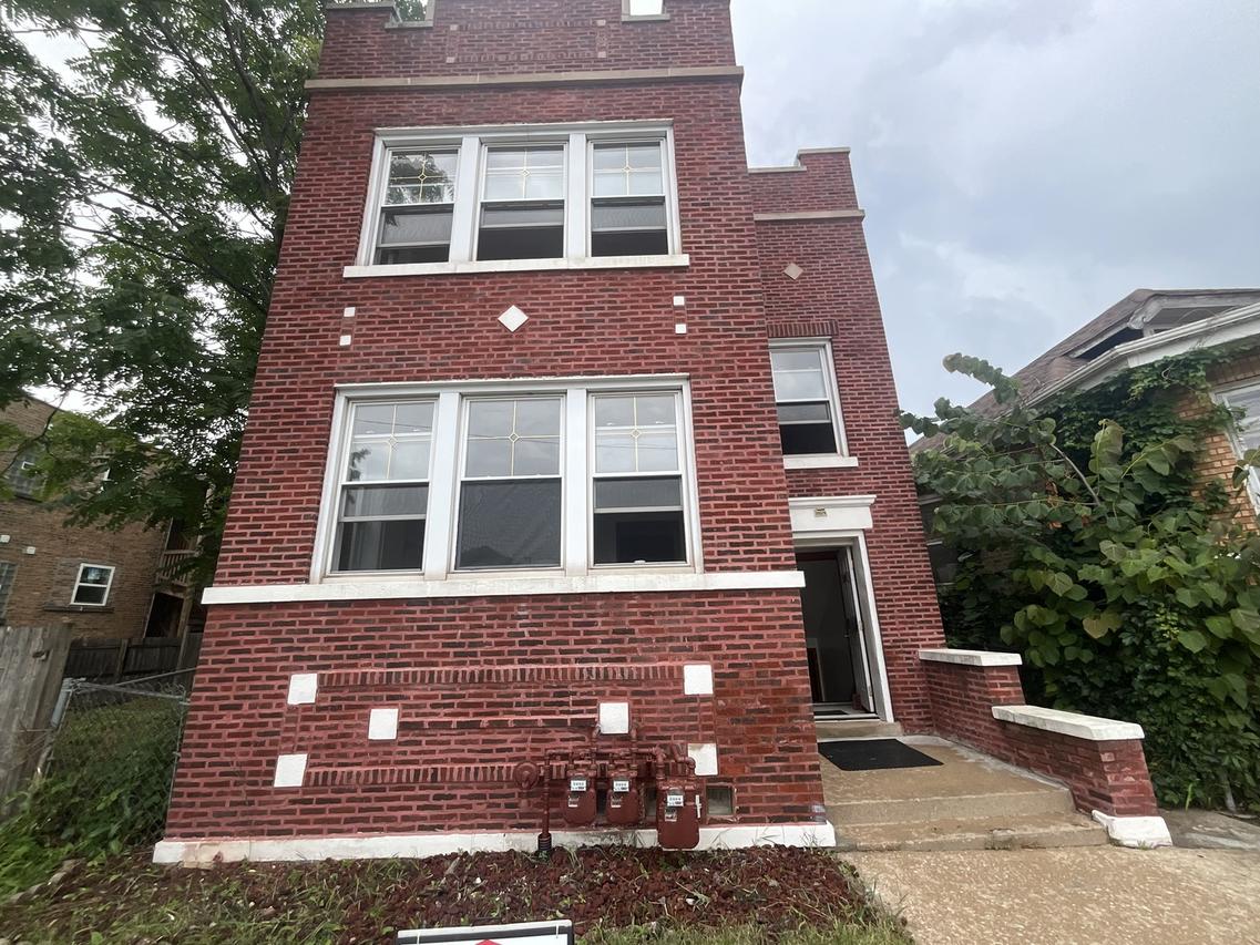 6107 S Richmond St., Chicago, IL 60629