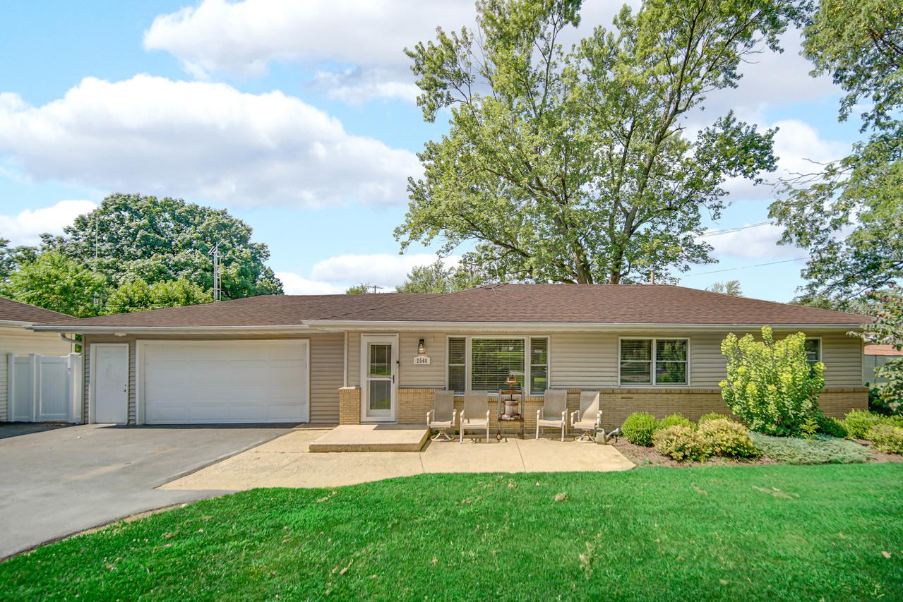2540 Crystal Dr., Joliet, IL 60435