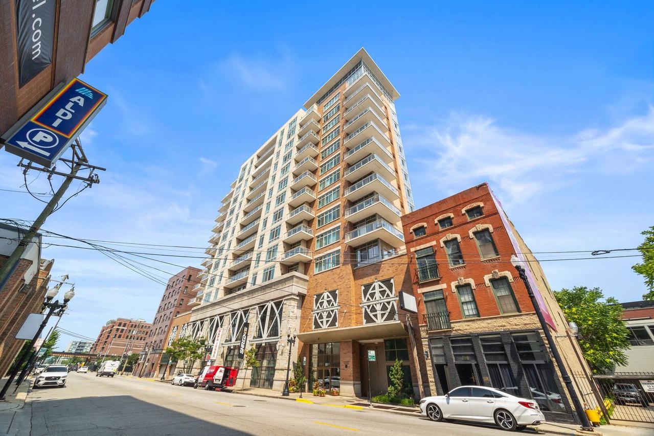 230 W Division St. #1201, Chicago, IL 60610