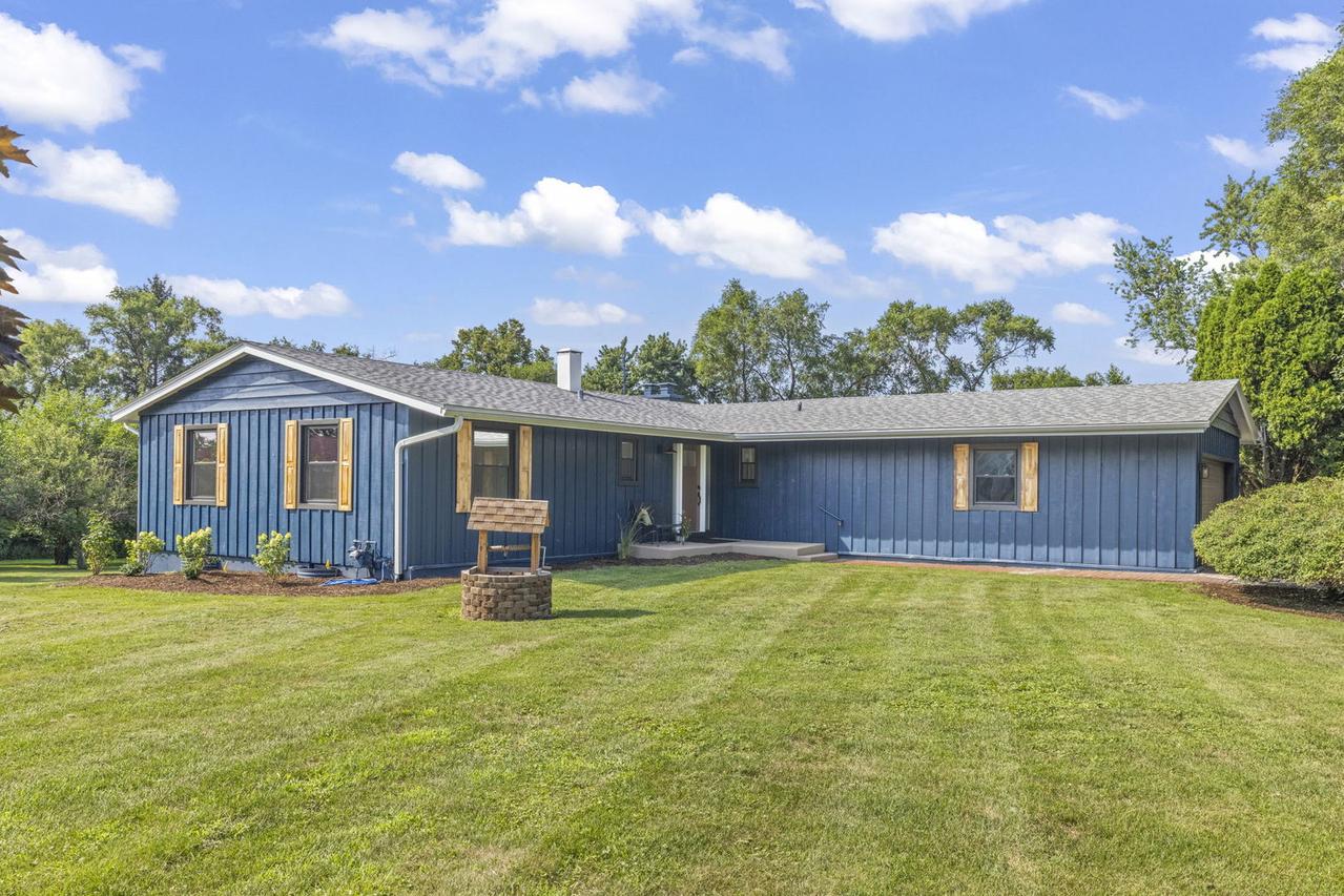 23W570 Pine Dr., Carol Stream, IL 60188