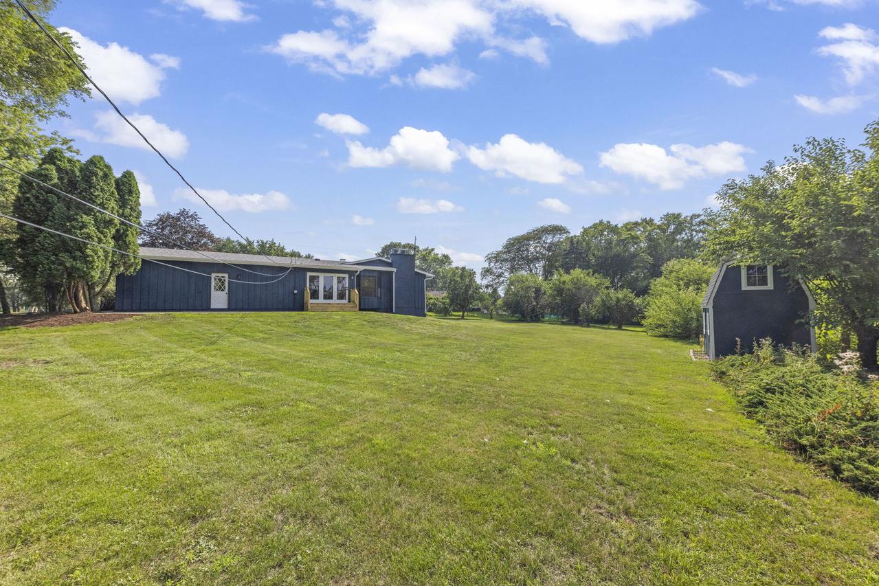 23W570 Pine Dr., Carol Stream, IL 60188