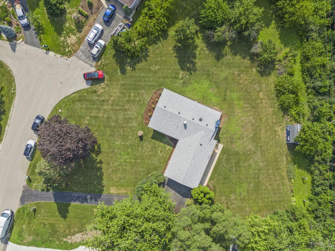 23W570 Pine Dr., Carol Stream, IL 60188