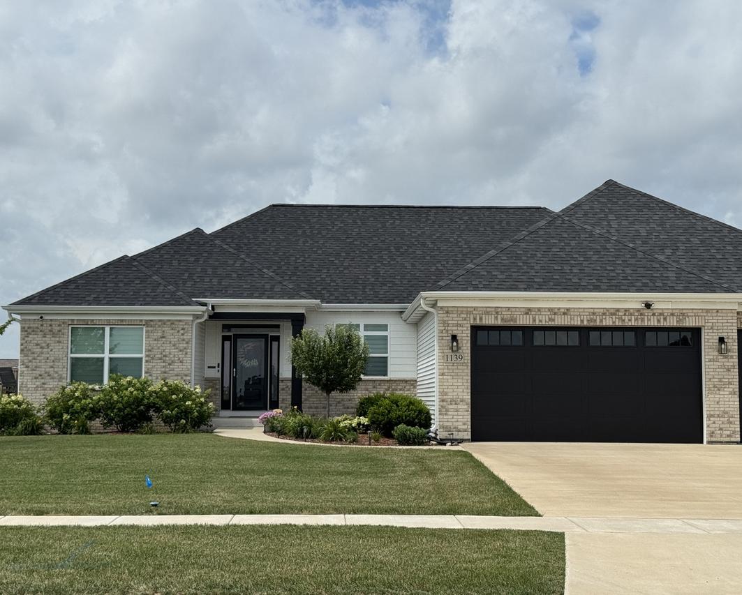 1927 Parkside Dr., Sycamore, IL 60178