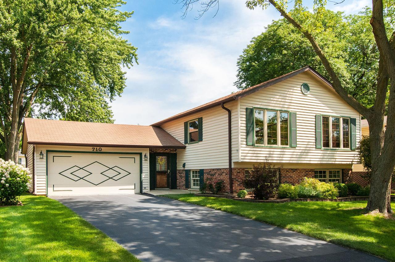 710 W Burning Tree Ln., Arlington Heights, IL 60004