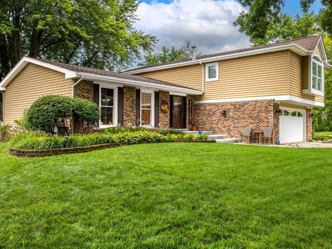 2854 Saint Anton Ct., Lisle, IL 60532
