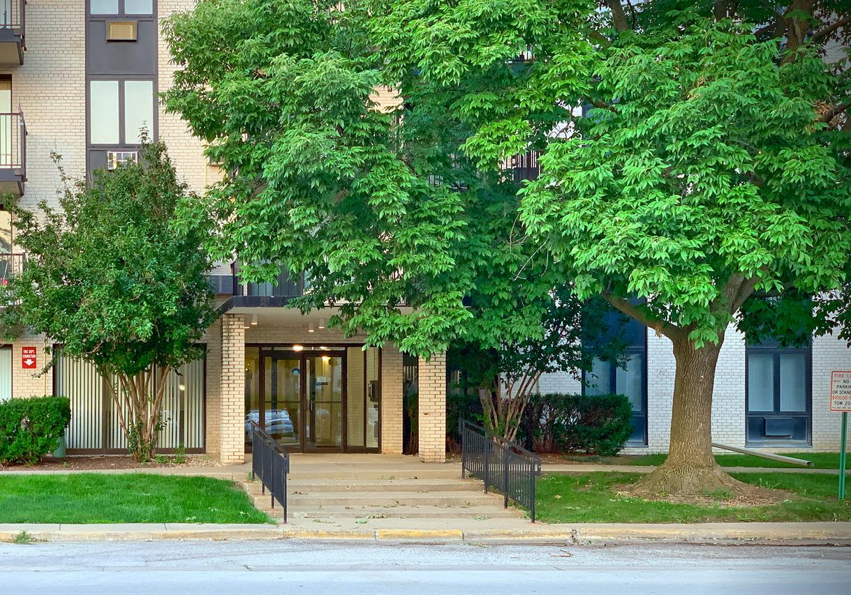 9701 N Dee Rd. #4N, Niles, IL 60714