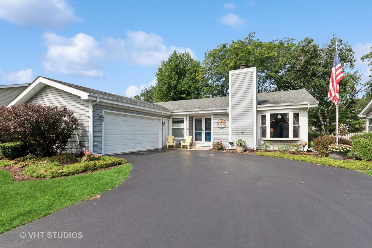 213 Plymouth Ln., Bolingbrook, IL 60440