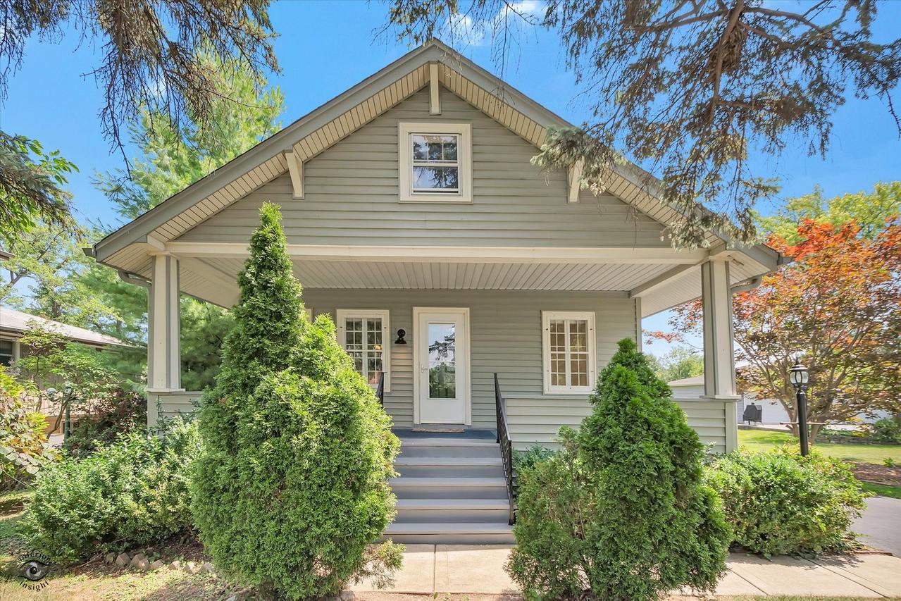 105 Oak Ave., Westmont, IL 60559