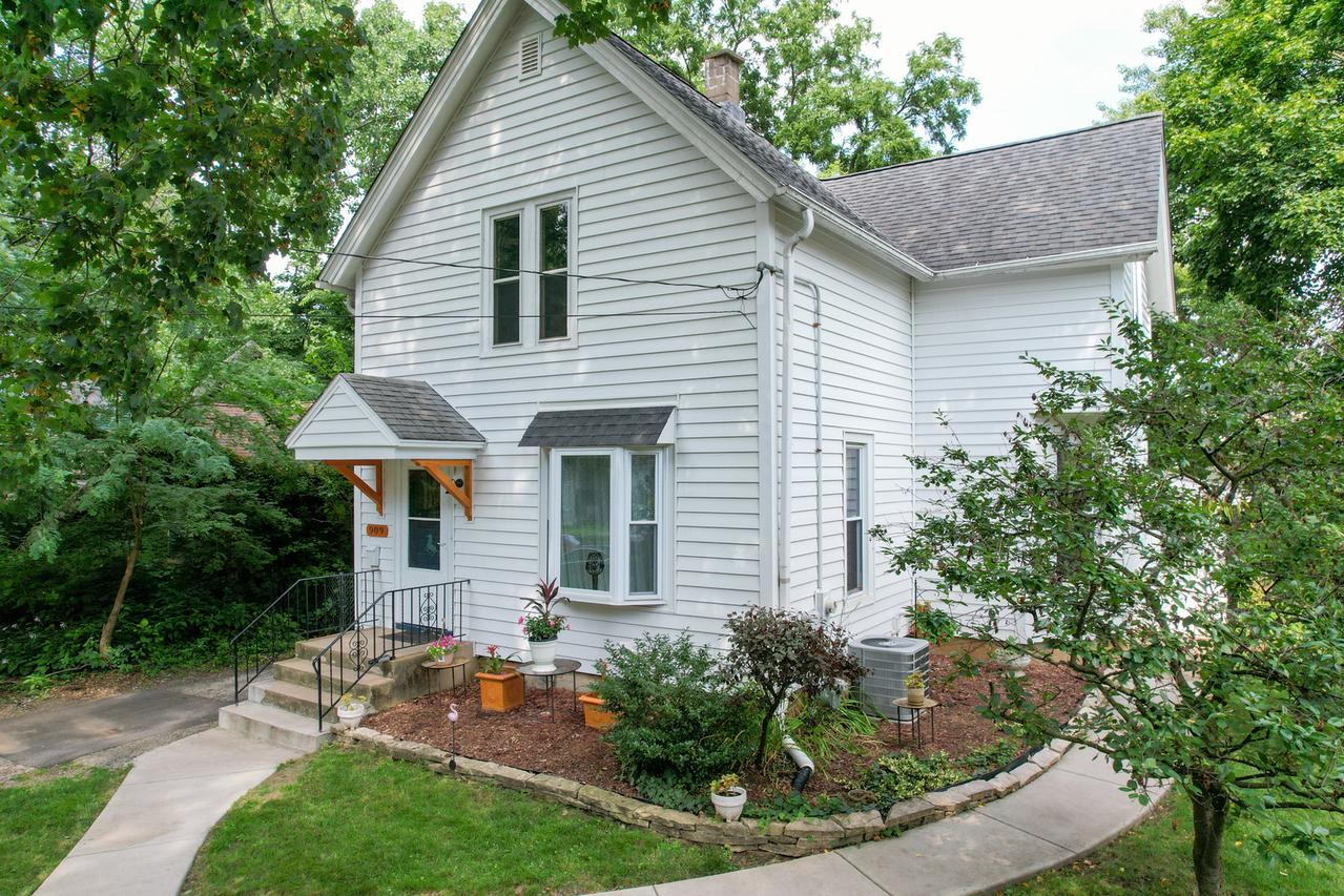 909 Bellevue Ave., Elgin, IL 60120
