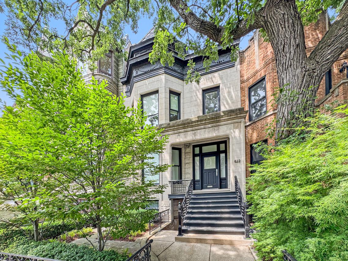 822 W Oakdale Ave., Chicago, IL 60657