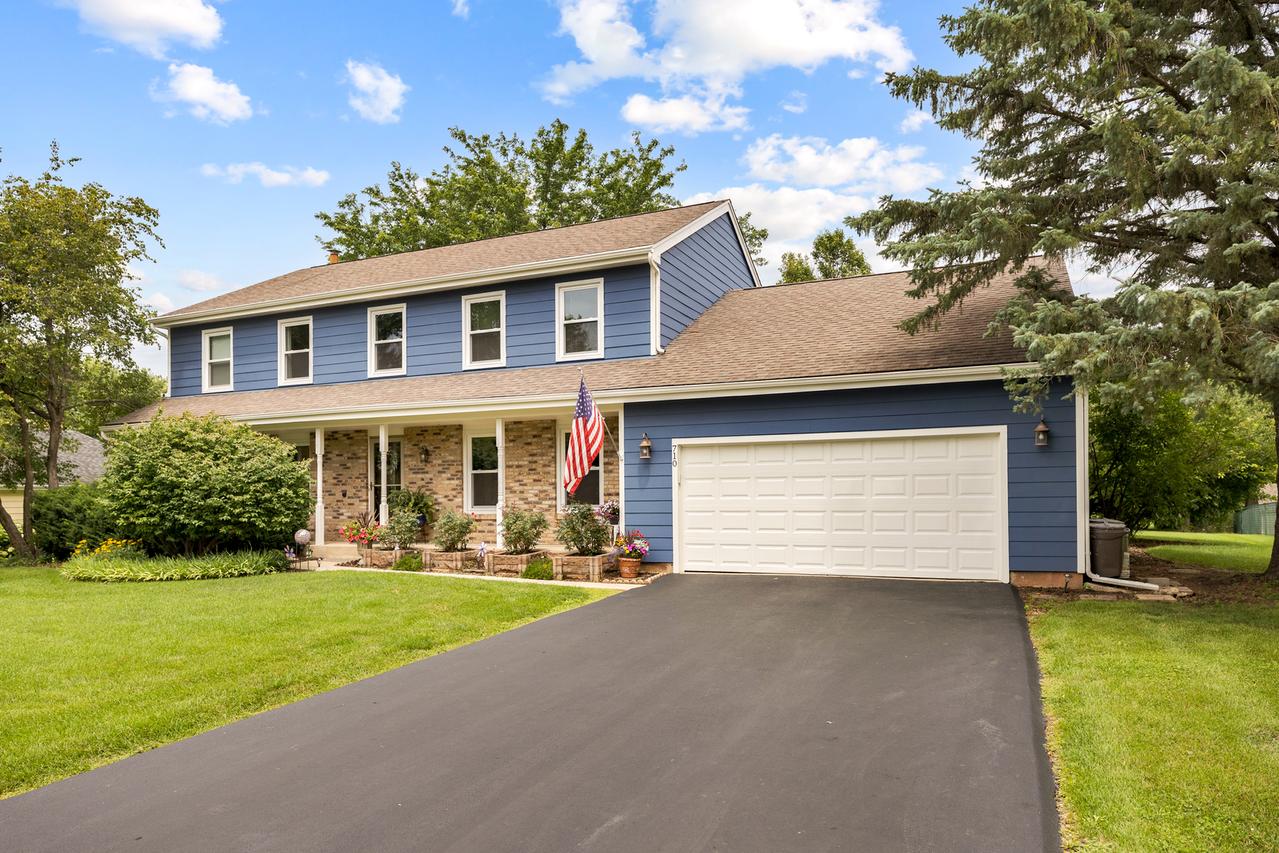 710 Sprucetree Ln., Algonquin, IL 60102