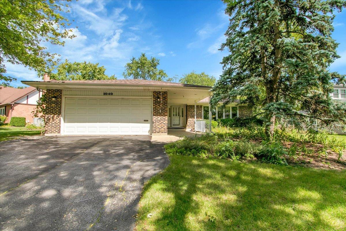 1040 E Grissom Dr., Palatine, IL 60074