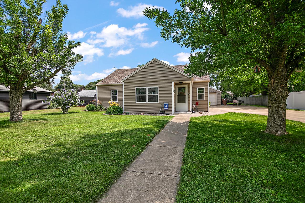 360 S 4th Ave., St. Anne, IL 60964