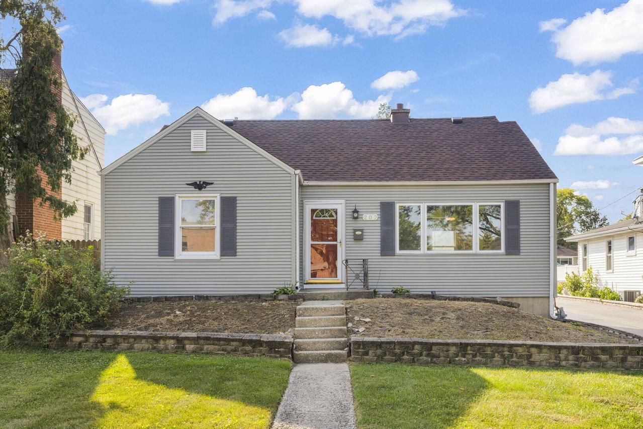 202 S Harvard Ave., Villa Park, IL 60181