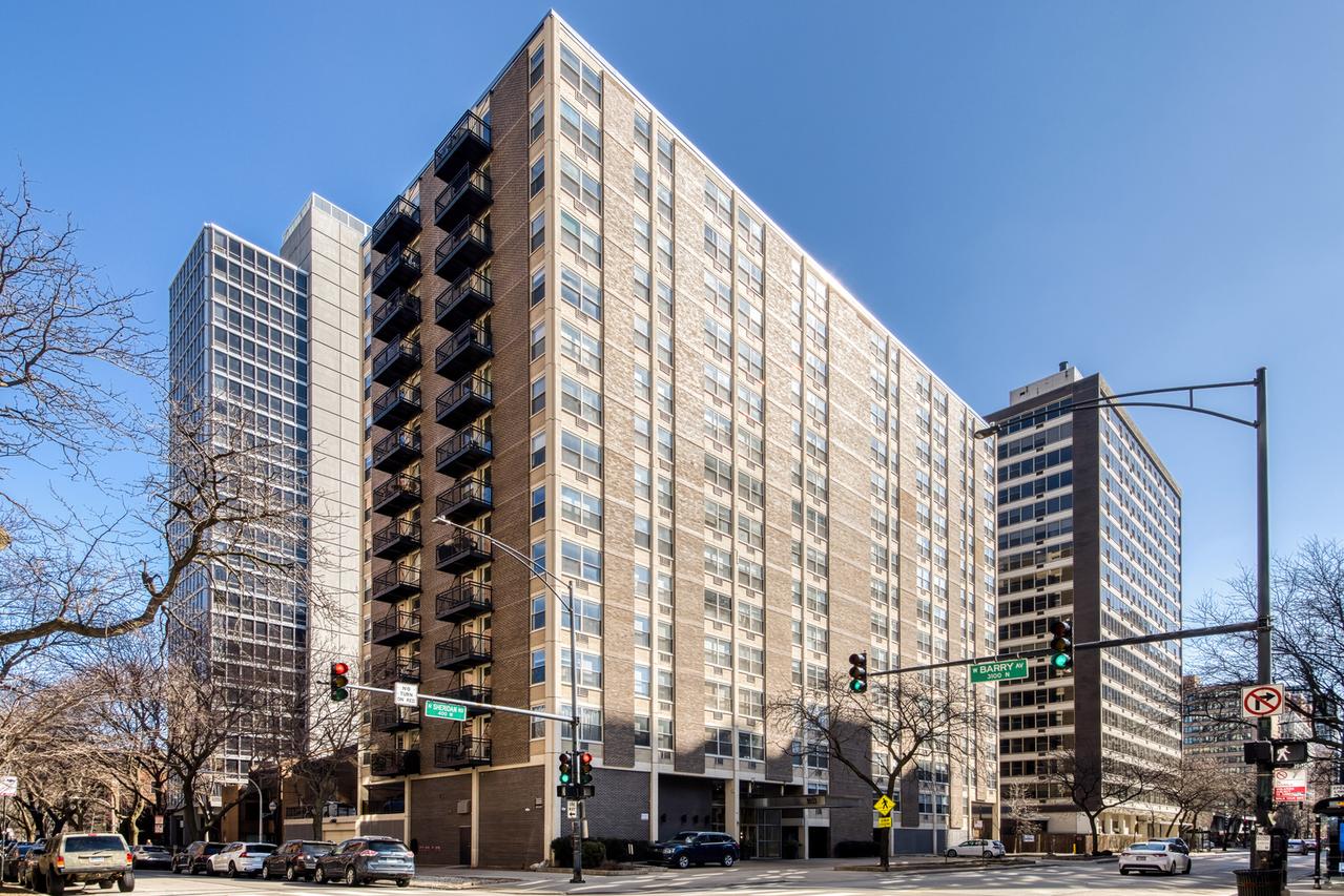3033 N Sheridan Rd. #1611, Chicago, IL 60657