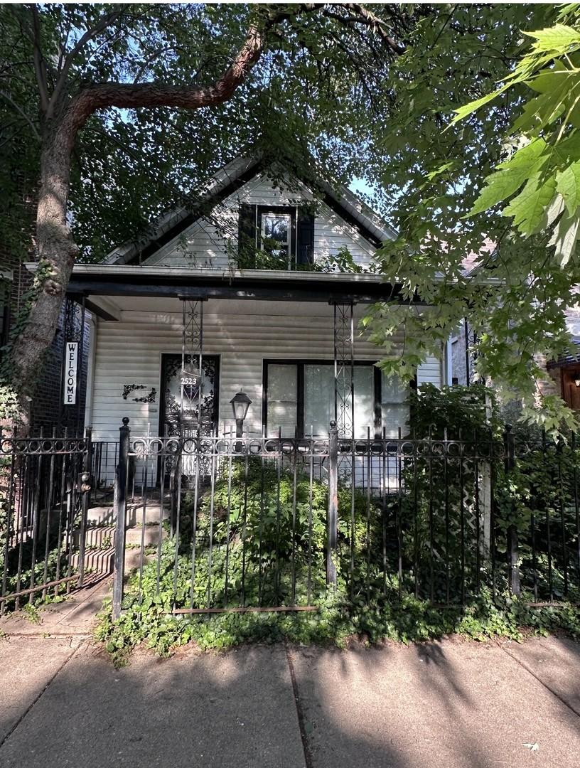 2523 N Rockwell St., Chicago, IL 60647