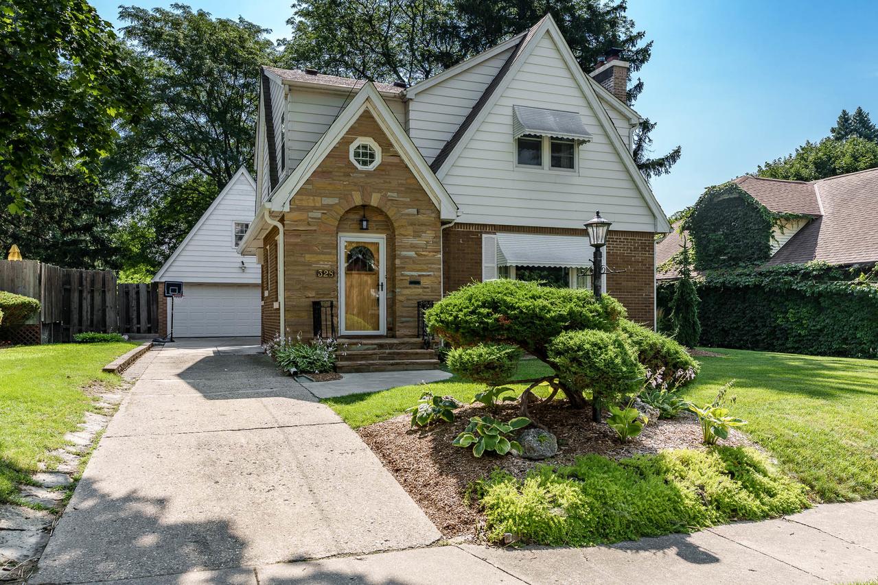 328 Hollister Ave., Rockford, IL 61108
