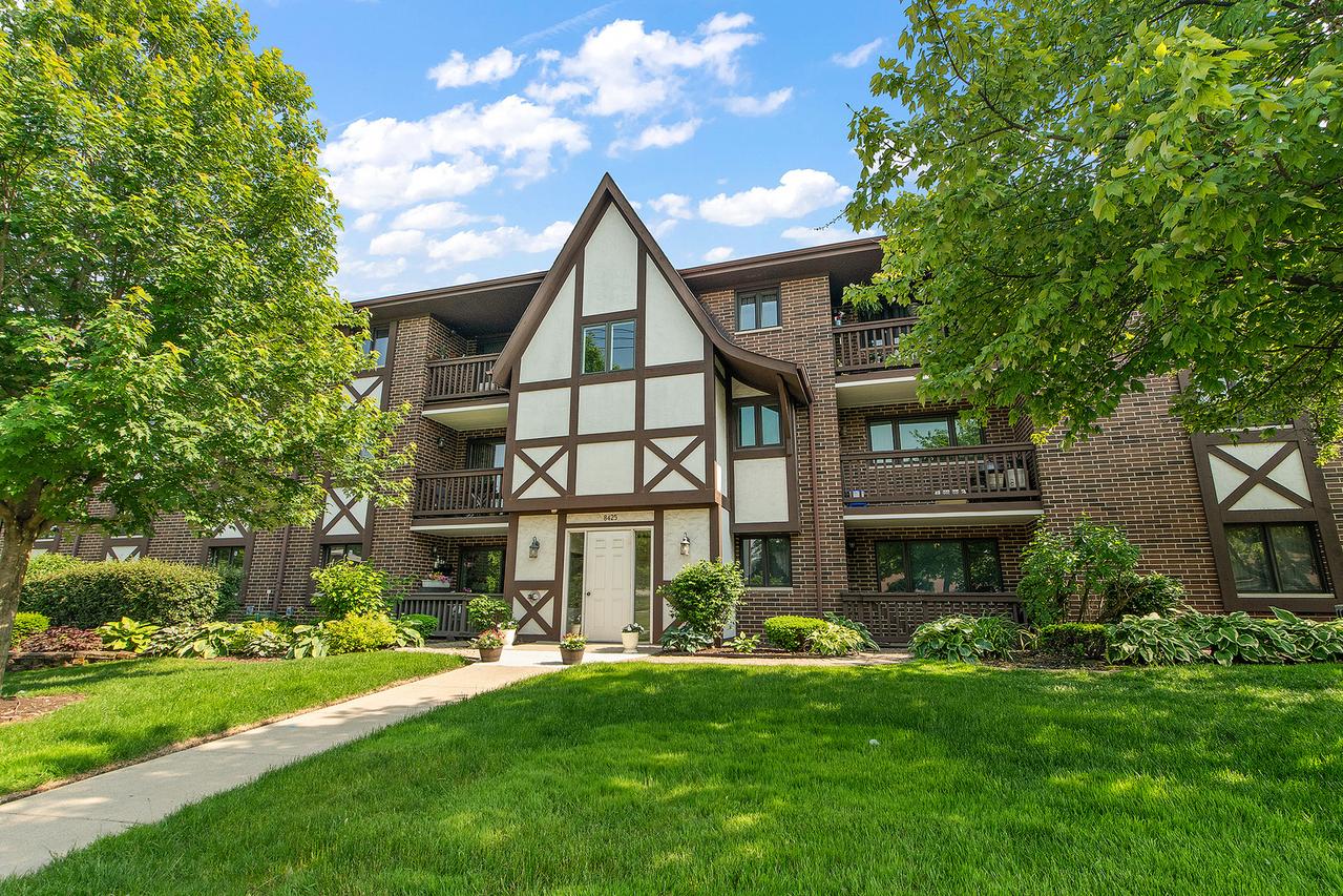 8425 W 95th St. #27, Hickory Hills, IL 60457