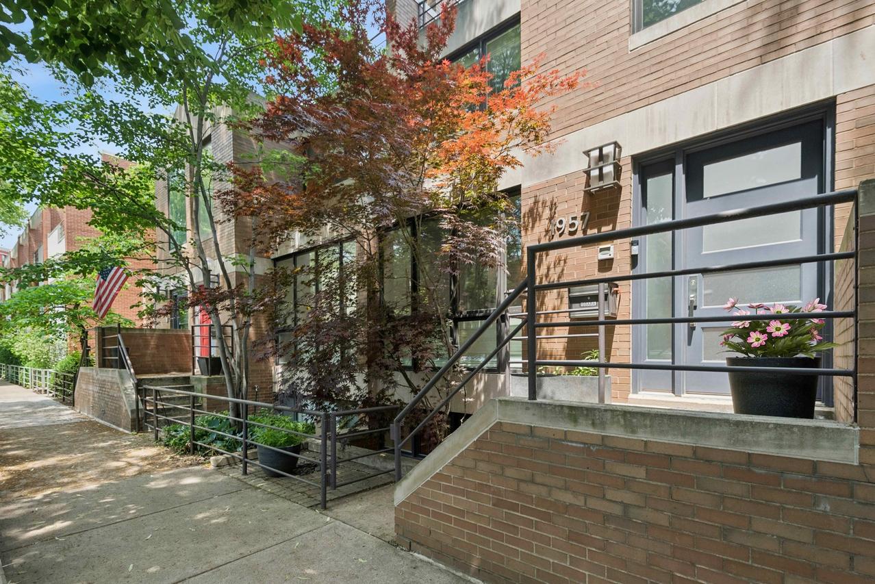 1957 N Maud Ave., Chicago, IL 60614