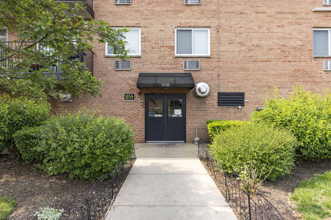 1056 N Mill St. #306, Naperville, IL 60563