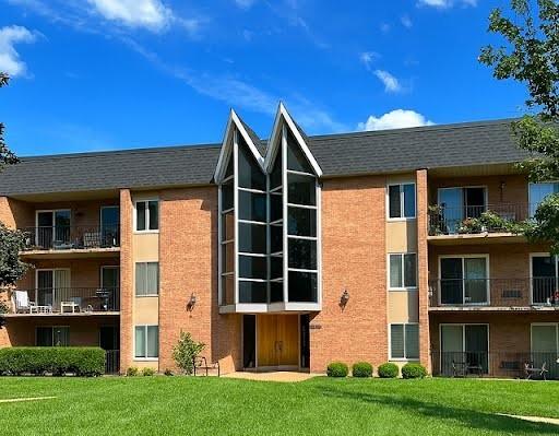 1056 N Mill St. #306, Naperville, IL 60563