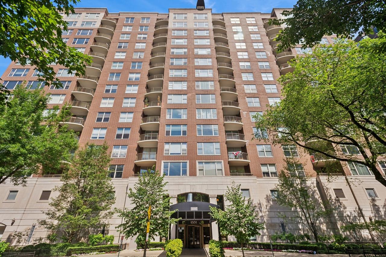 1301 N Dearborn Pkwy. #1002, Chicago, IL 60610