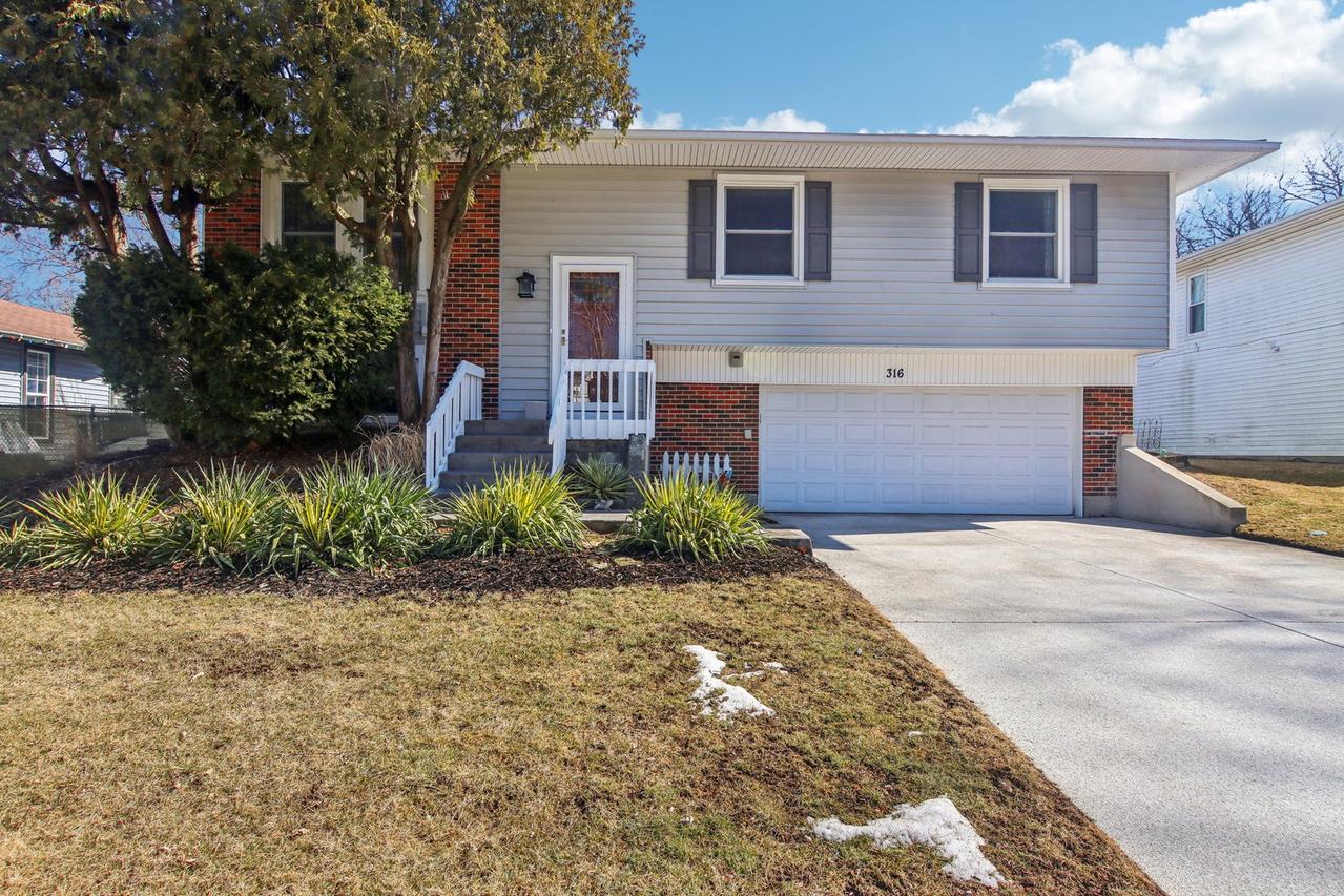 316 Bedford Rd., Bolingbrook, IL 60440