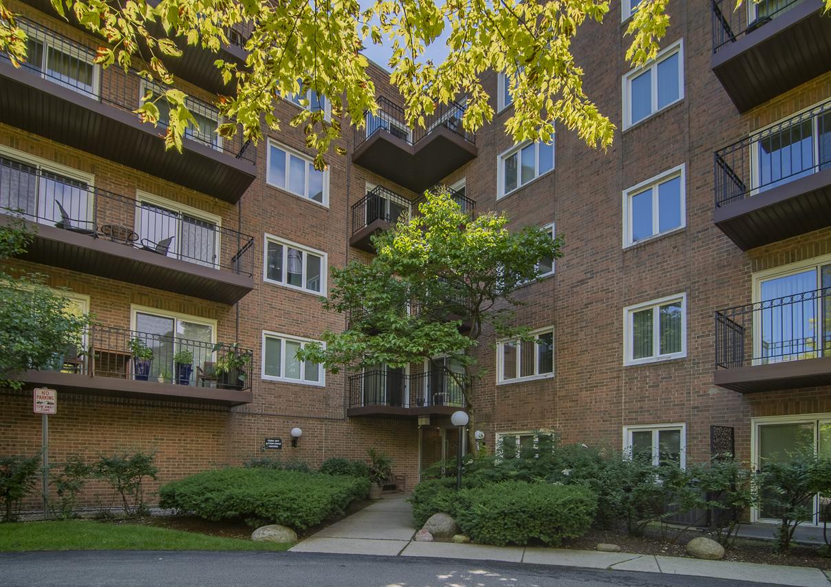 901 Hinman Ave. #2C, Evanston, IL 60202
