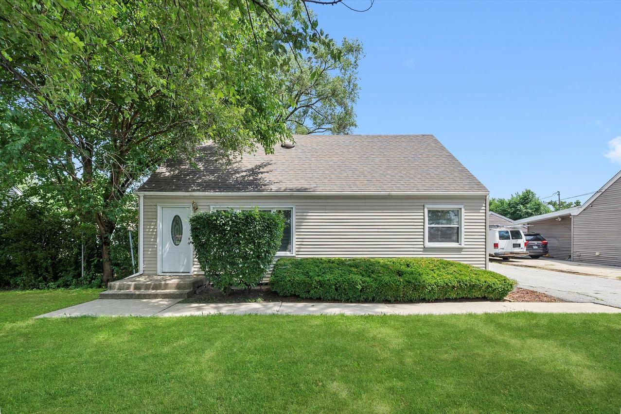 9417 S 78th Ave., Hickory Hills, IL 60457