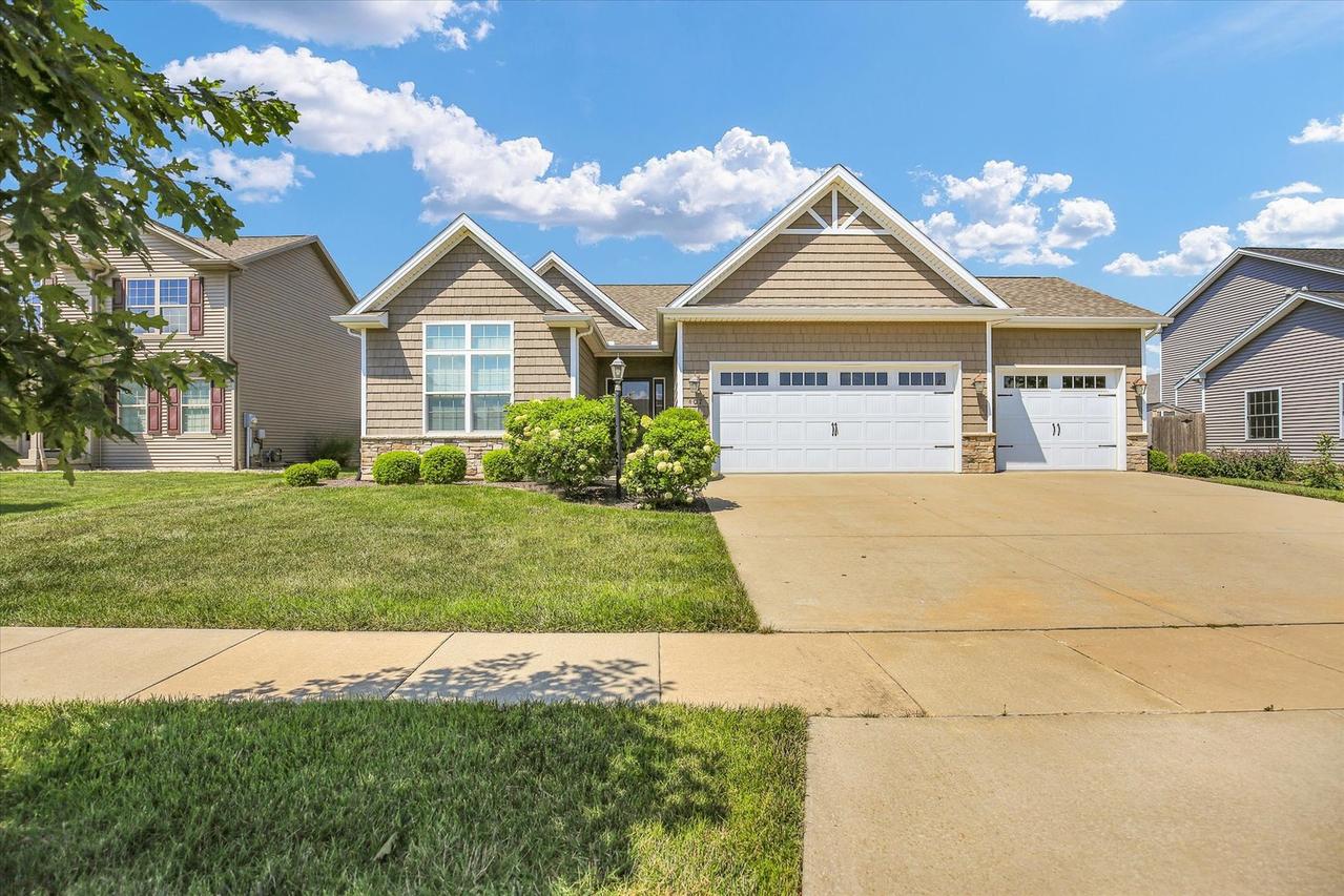 407 Potomac Ave., Savoy, IL 61874