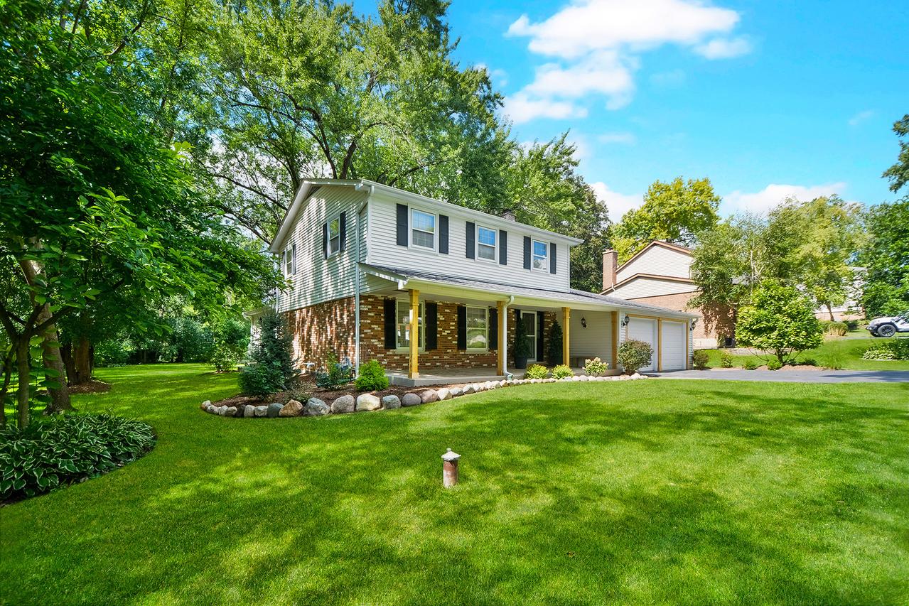 352 Windsor Ln., Inverness, IL 60010